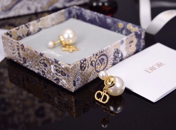 DIOR pearl earrings