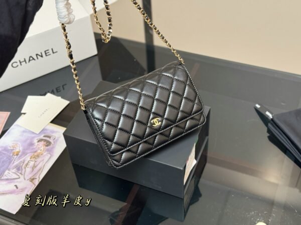 Chanel classic bag gold logo 19x12cm