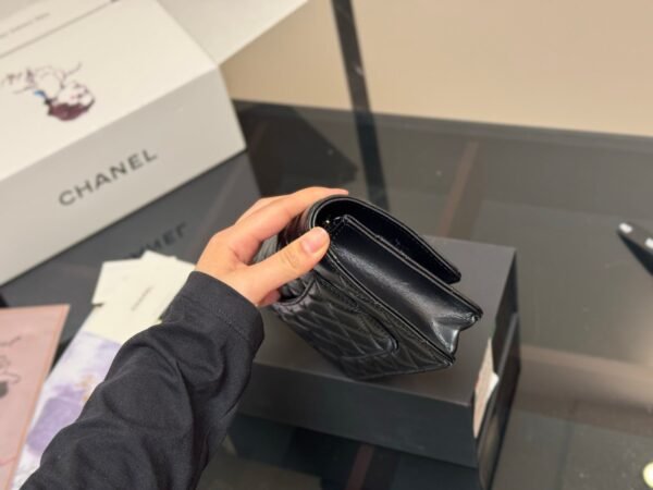 Chanel classic bag gold logo 19x12cm