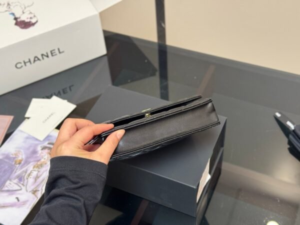 Chanel classic bag gold logo 19x12cm