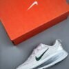 Nike VOMERO18 lightweight running shoes