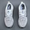 Nike VOMERO18 lightweight running shoes