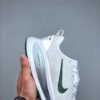 Nike VOMERO18 lightweight running shoes