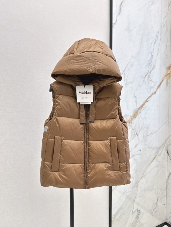 MaxMara The latest autumn and winter simple hooded down vest H version design