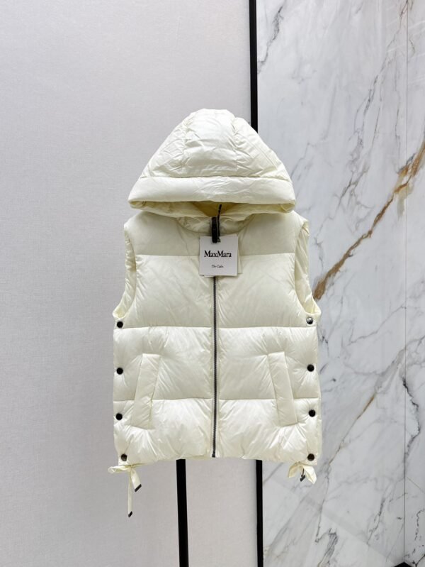MaxMara The latest autumn and winter simple hooded down vest H version design