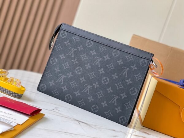 Louis Vuitton Men’s Pochette Voyage Clutch Handbag 26 x 20 x 5CM