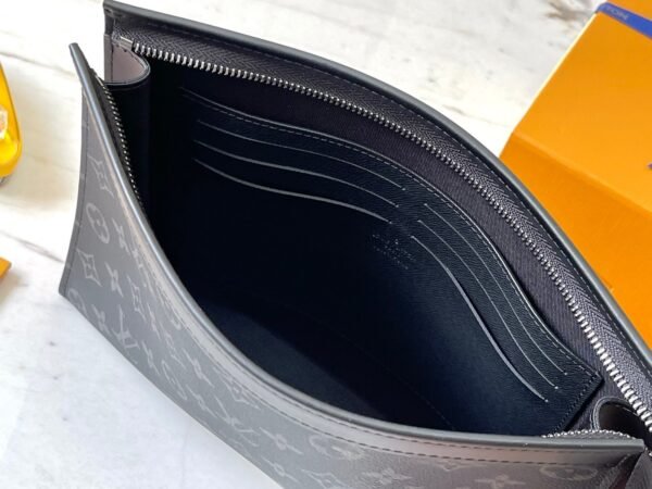 Louis Vuitton Men’s Pochette Voyage Clutch Handbag 26 x 20 x 5CM