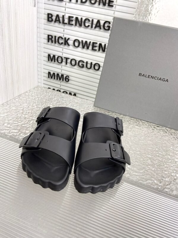 Balenciaga Sunday Mule couple’s five-toe series slippers made of genuine cowhide