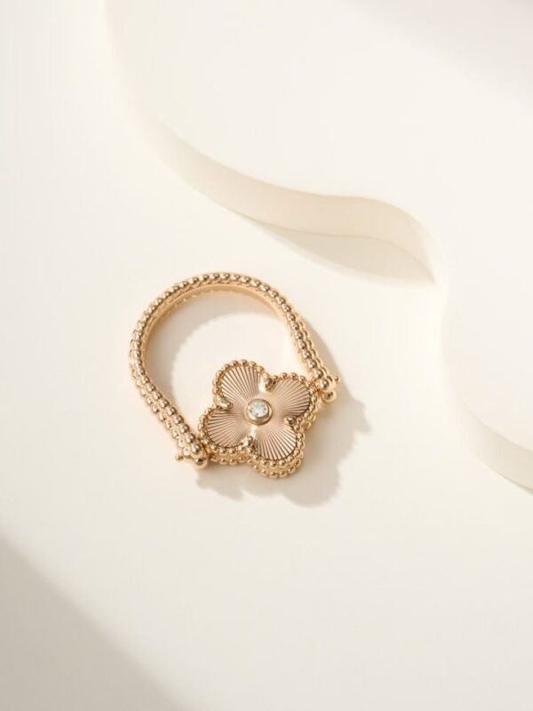 Van Cleef & Arpels double-sided rotatable ring, rose gold carnelian model, gold blue chalcedony model（5-8）