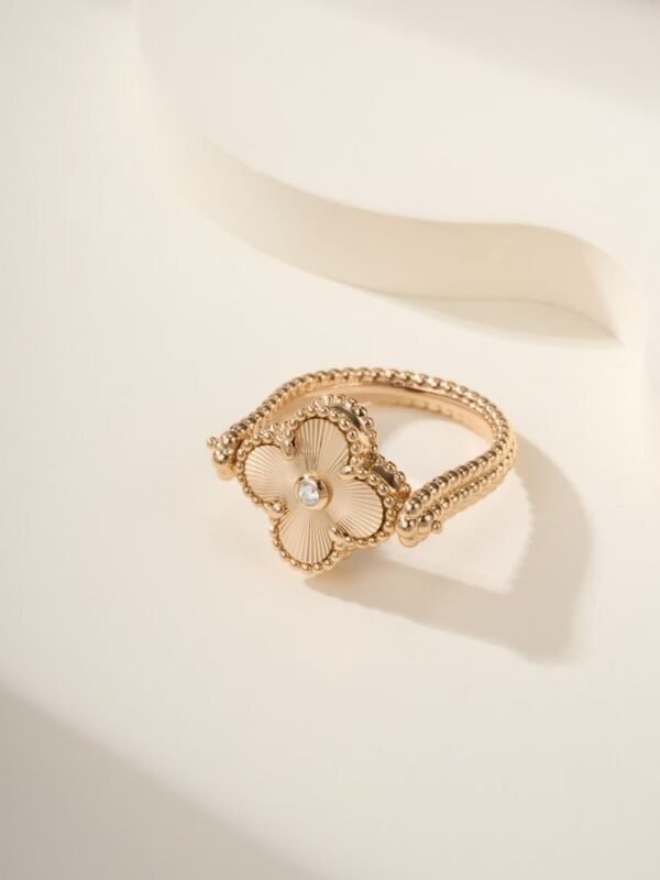 Van Cleef & Arpels double-sided rotatable ring, rose gold carnelian model, gold blue chalcedony model（5-8）