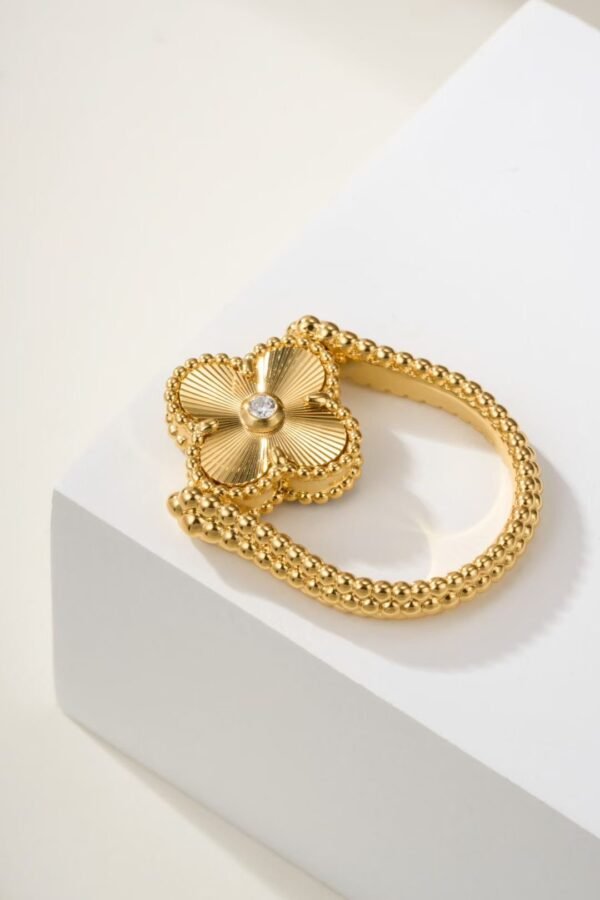 Van Cleef & Arpels double-sided rotatable ring, rose gold carnelian model, gold blue chalcedony model（5-8）