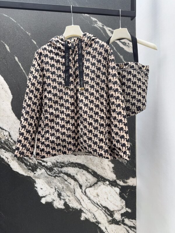 MaxMara New hooded camel hair jacket waterproof down fabric