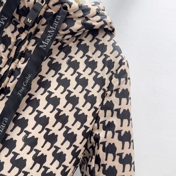 MaxMara New hooded camel hair jacket waterproof down fabric