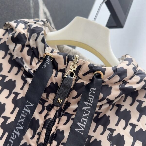 MaxMara New hooded camel hair jacket waterproof down fabric