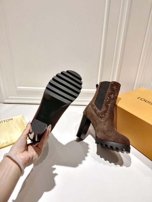 Louis Vuitton catwalk high heels lined with sheepskin material high-end version