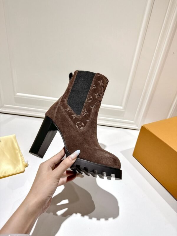 Louis Vuitton catwalk high heels lined with sheepskin material high-end version