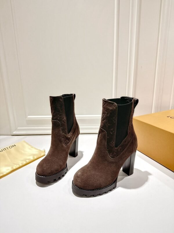 Louis Vuitton catwalk high heels lined with sheepskin material high-end version