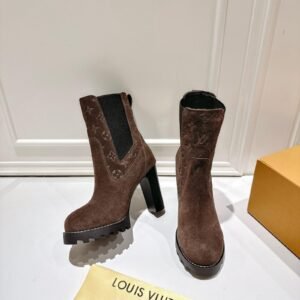 微信图片_20250929232838_220_68-scaled-1.jpg Louis Vuitton catwalk high heels lined with sheepskin material high-end version