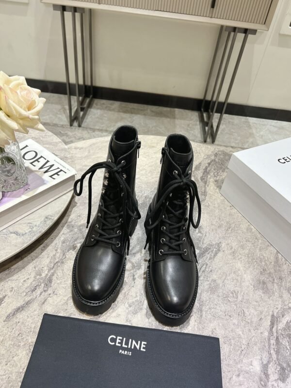 Celine latest autumn and winter catwalk Martin shoes, high-end leather material