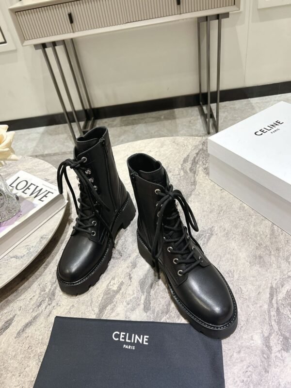 Celine latest autumn and winter catwalk Martin shoes, high-end leather material