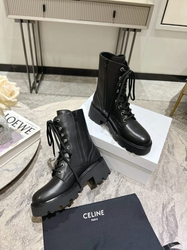 Celine latest autumn and winter catwalk Martin shoes, high-end leather material