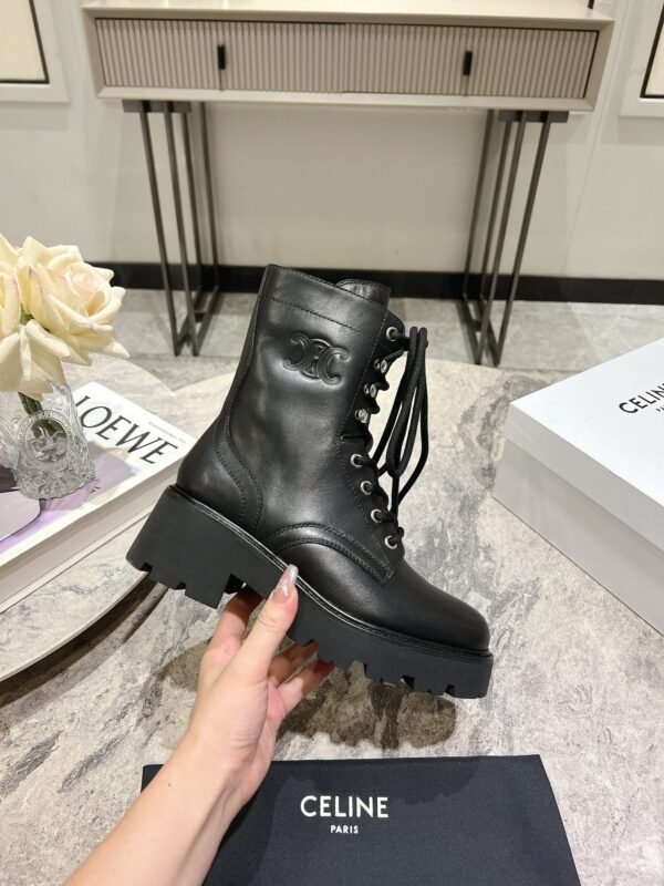 Celine latest autumn and winter catwalk Martin shoes, high-end leather material