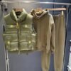 Schiaparelli autumn and winter three-piece vest and sweatshirt with special-shaped buttons