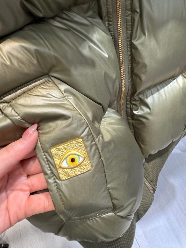 Schiaparelli autumn and winter three-piece vest and sweatshirt with special-shaped buttons