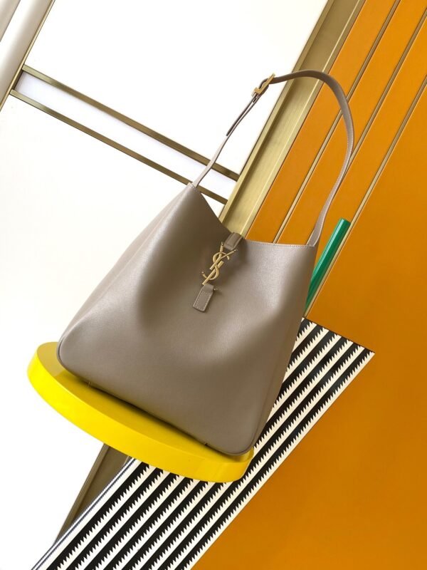 YSL New autumn and winter underarm bag classic catwalk style handbag advanced version 30X31X13cm