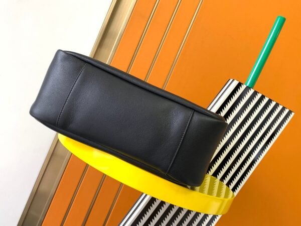 YSL New autumn and winter underarm bag classic catwalk style handbag advanced version 30X31X13cm