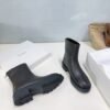 THE ROW The new round-toed bare boots for autumn and winter are made of calfskin material. The inner cowhide material is about 3.5cm thick. High-end version