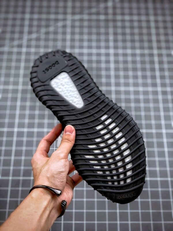Adidas Yeezy Boost 350 Premium version of athletic shoes 1:1