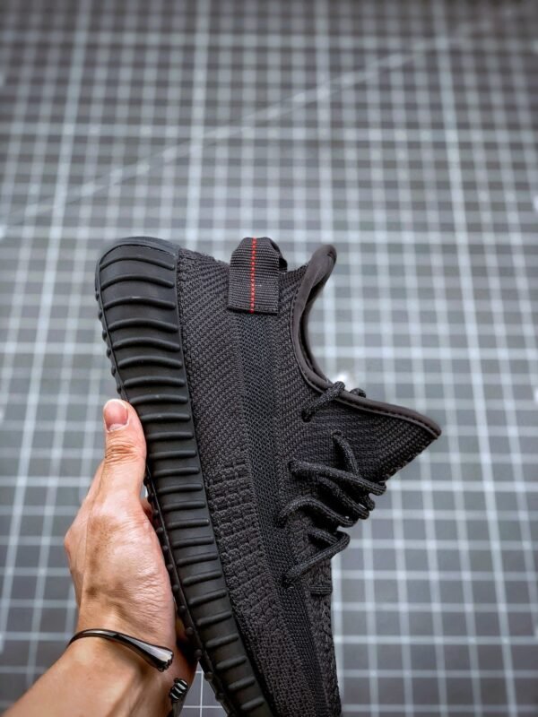 Adidas Yeezy Boost 350 Premium version of athletic shoes 1:1