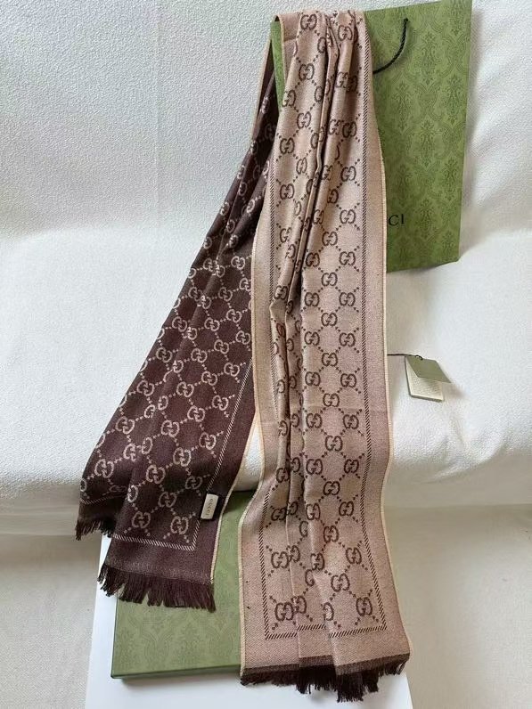 Gucci scarf