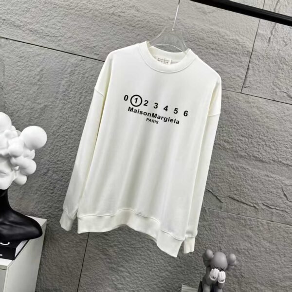 Maison Margiela round-neck knitted long-sleeved sweatshirt